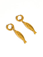 Load image into Gallery viewer, Nibe Fish Hoop Earring
