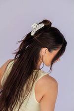 Load image into Gallery viewer, Dainty Floral Hair Claw

