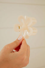 Load image into Gallery viewer, Cutout Flower Claw Clip
