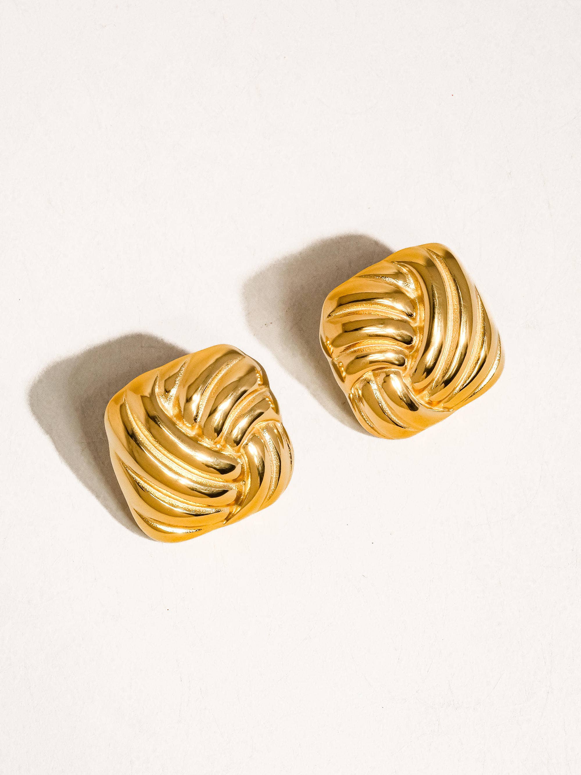 Thel 18K Gold Non-Tarnish Wavy Square Studs