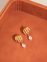 Load image into Gallery viewer, Dovely Earring
