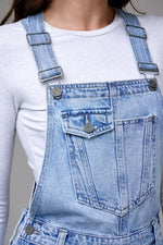 Load image into Gallery viewer, Cassandra Shortall - Hidden Jeans
