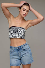 Load image into Gallery viewer, Finn A - Line Short - Hidden Jeans
