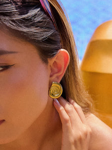 Coraline Seashell Stud Earring