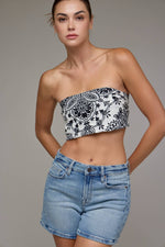 Load image into Gallery viewer, Finn A - Line Short - Hidden Jeans
