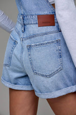 Load image into Gallery viewer, Cassandra Shortall - Hidden Jeans
