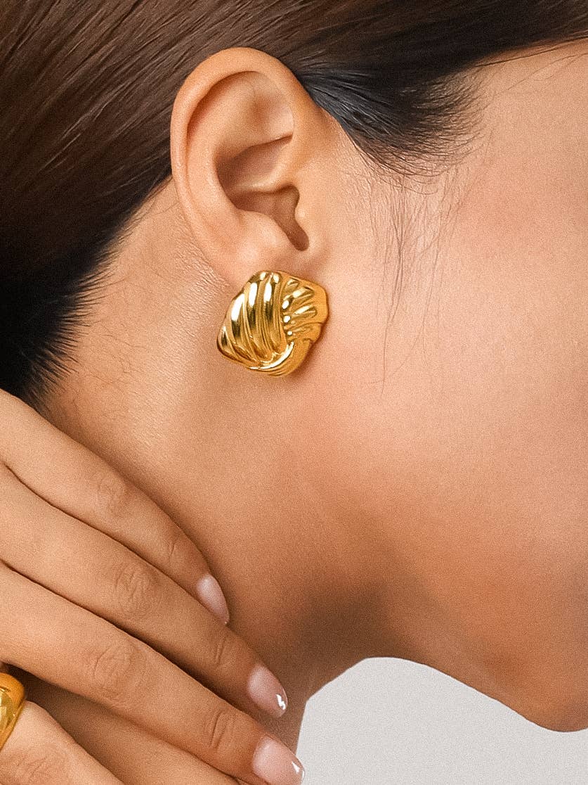 Thel 18K Gold Non-Tarnish Wavy Square Studs