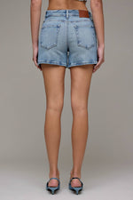 Load image into Gallery viewer, Finn A - Line Short - Hidden Jeans
